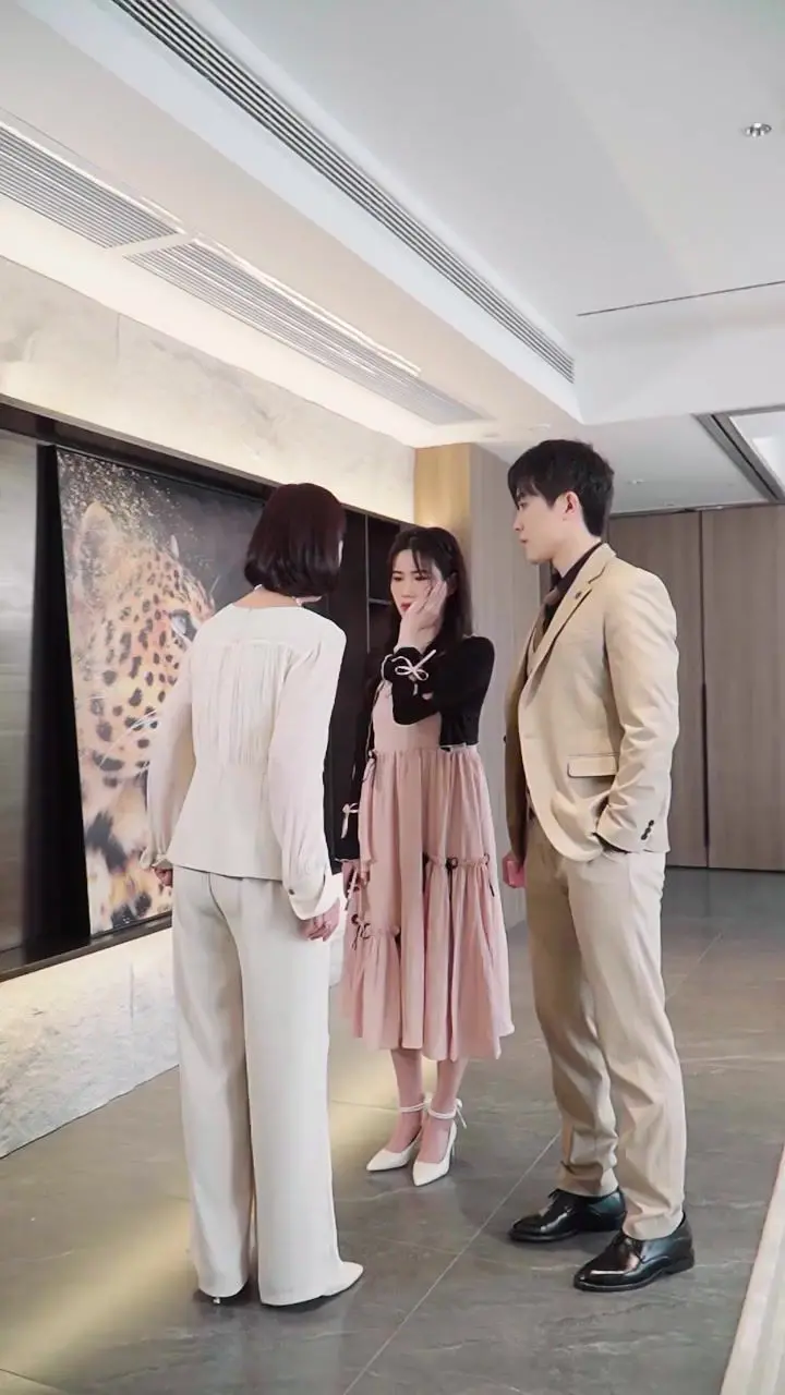 《真假白月光》：傅总的虐恋情深，爱错的究竟是人还是心？狗血剧情下的真情流露！